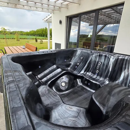 Jozef Z Prywatnym Duzym Jacuzzi I Sauna Przystan Pod Niebem Daire