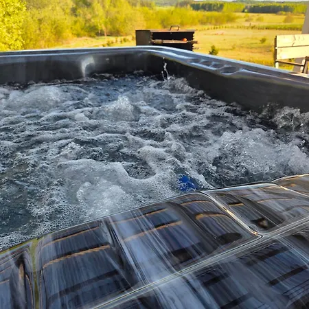 Daire Jozef Z Prywatnym Duzym Jacuzzi I Sauna Przystan Pod Niebem