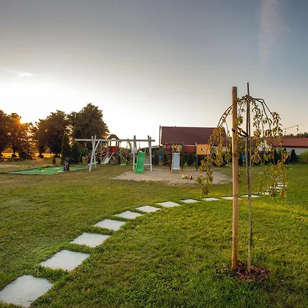 Jozef Z Prywatnym Duzym Jacuzzi I Sauna Przystan Pod Niebem